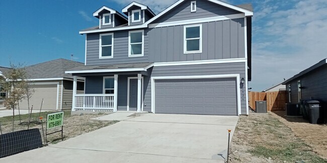 Primary Photo - Spacious 4 Bed / 2.5 Bath Home