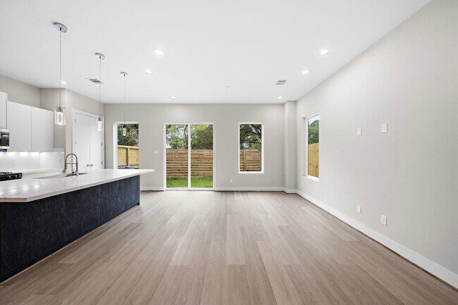 Building Photo - 3 Bed 2.5 Bath New Construction Available NOW!