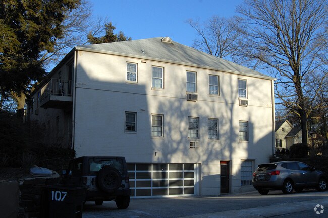 Building Photo - Hampden Manor
