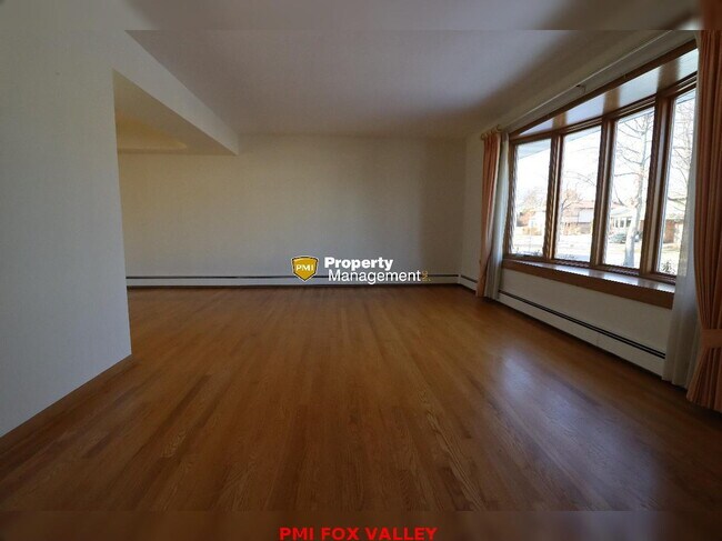 Building Photo - Beautiful Home Appleton