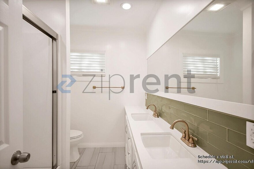 Building Photo - 2122 N Beverly Glen Blvd