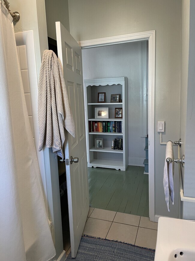 Building Photo - 23 Hays St