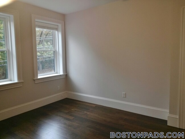 Building Photo - 2044 Beacon St