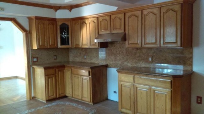 Building Photo - 162 Westmont Dr