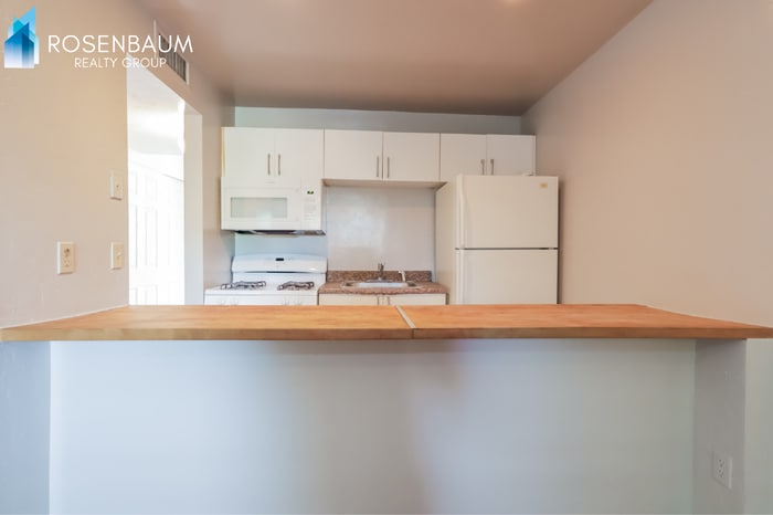 Building Photo - 770 N Dodge Blvd