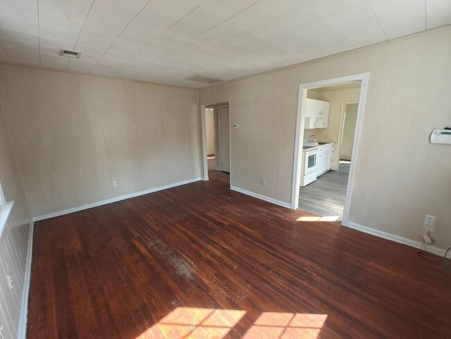 Building Photo - 2 bedroom home