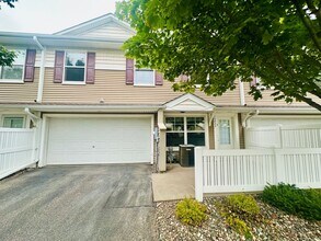 Building Photo - Updated Colonial 3 Bedroom Townhome with N...