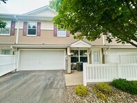 Building Photo - Updated Colonial 3 Bedroom Townhome with NEW CARPET AND PAINT!