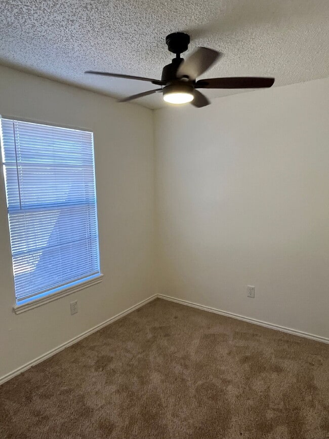 Building Photo - 2 Bedroom Duplex