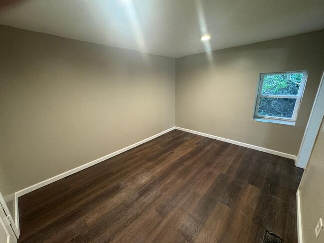 Building Photo - Cute 1 bedroom house Rochester