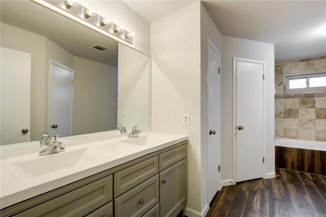 Building Photo - 12704 Margit Dr