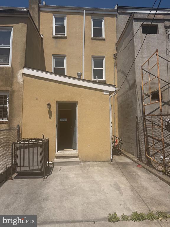 Building Photo - 1315 Presstman St