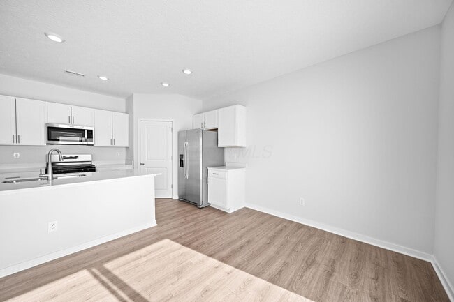 Building Photo - 511 Darliene Dr