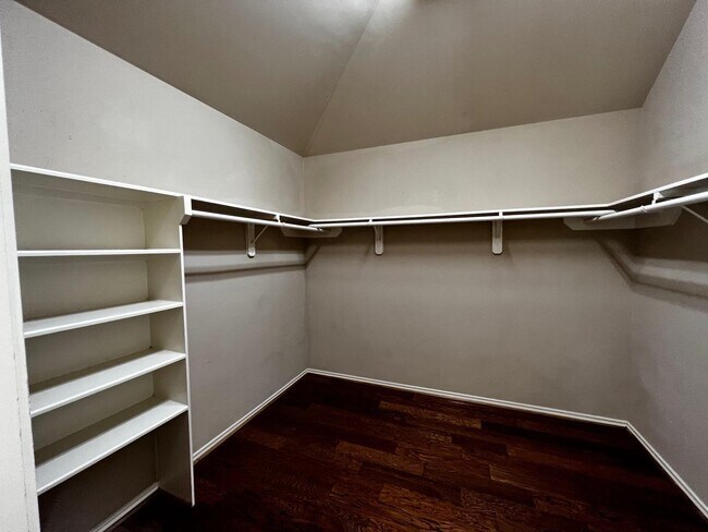 Building Photo - 11115 Pigeon Bluff Dr