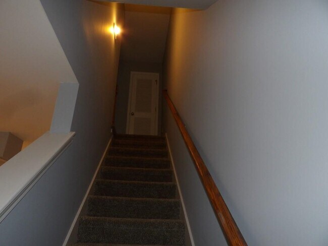 Building Photo - 4128 Horseshoe Rd N