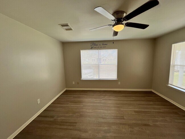 Building Photo - 9406 Alcala