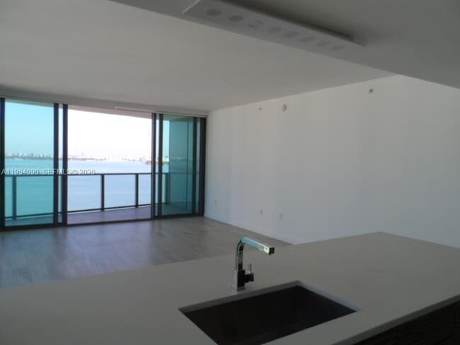 Building Photo - 460 NE 28th St