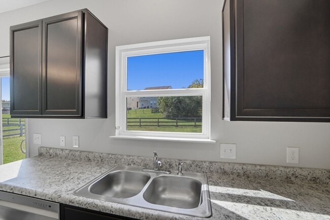 Building Photo - Spacious 4 Bedroom, 2.5 Bathroom home in Morrow, OH!
