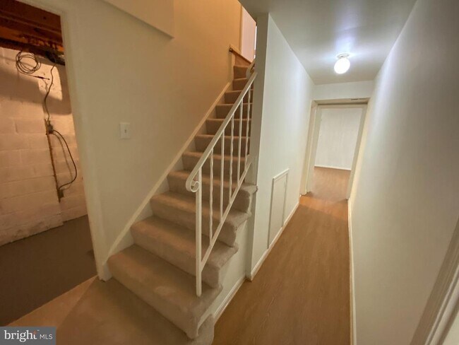 Building Photo - 6802 Dina Leigh Ct
