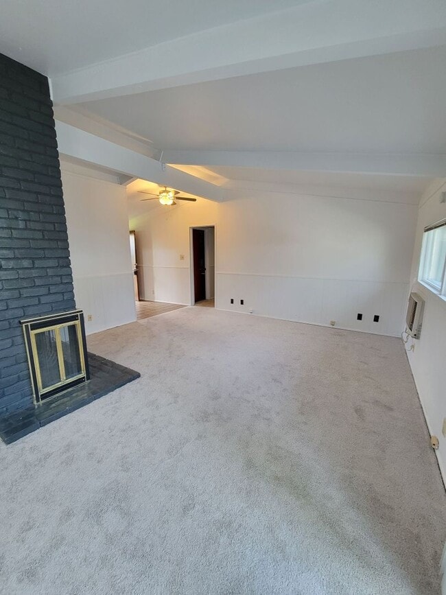 Building Photo - 3 Bedroom 2 Bath Home For Lease In Concord!
