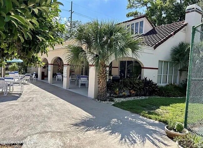 Building Photo - 1162 Carmel Cir