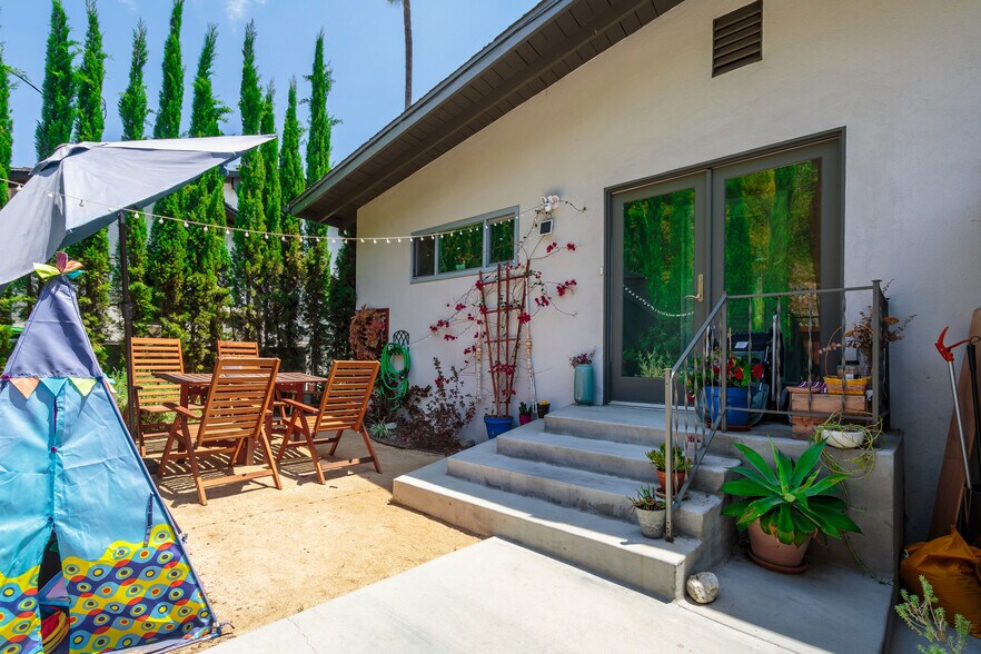 Front Yard with Entry - 1722 Rotary Dr