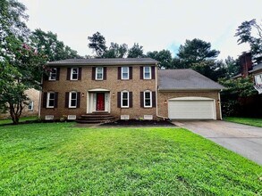 Building Photo - Large 6 bedroom home with Pool in Virginia Beach