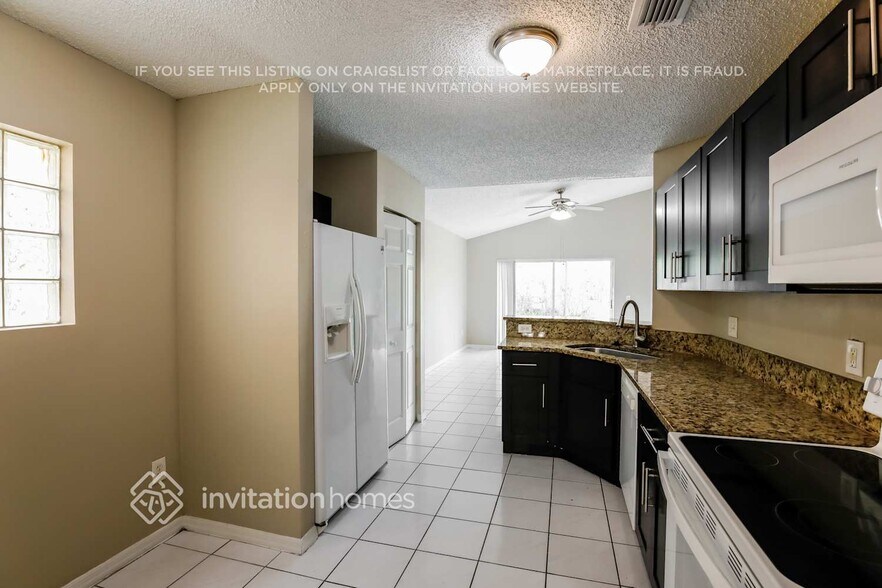 Building Photo - 1614 SW 158th Terrace