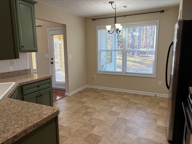 Building Photo - Beautiful Stepless Ranch