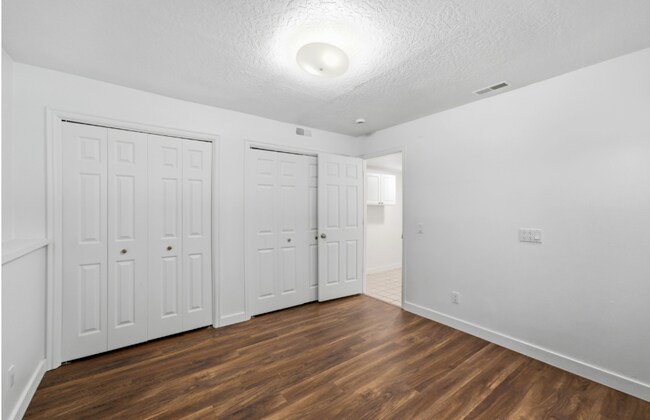 Building Photo - 12 E 500 S