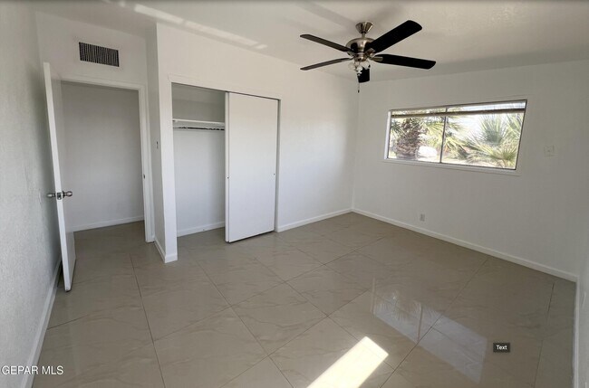 Building Photo - 10009 Jamaica St