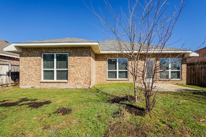 Building Photo - 2113 Natchez Dr
