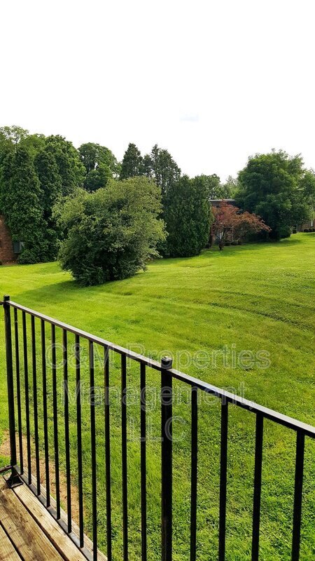 Building Photo - 1120 King Louis Ct