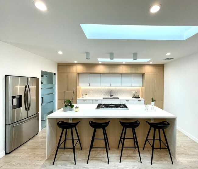 Building Photo - 6143 Carpenter Ave