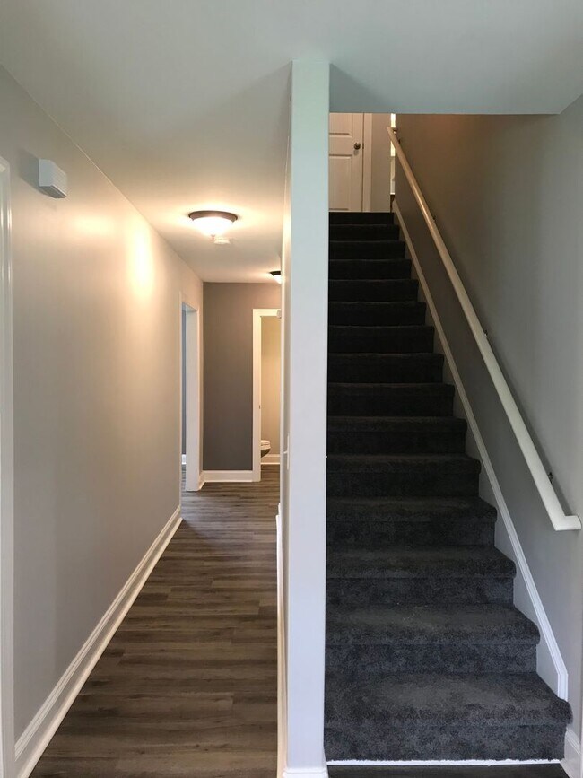 Building Photo - Beautiful Home in Indian Hills