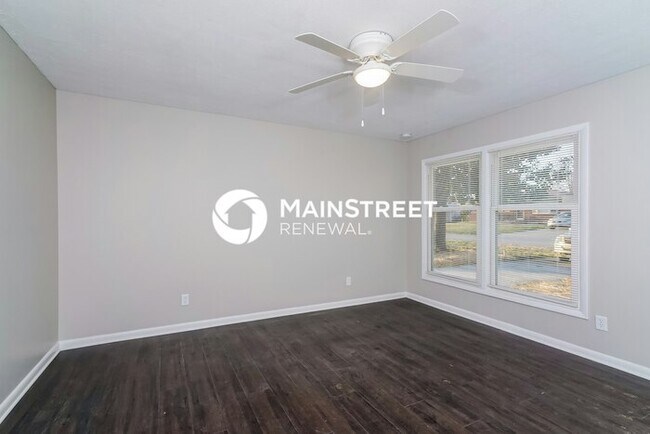 Building Photo - 3 Bedroom Pet-Friendly Home in Louisville, KY with Main Street Renewal