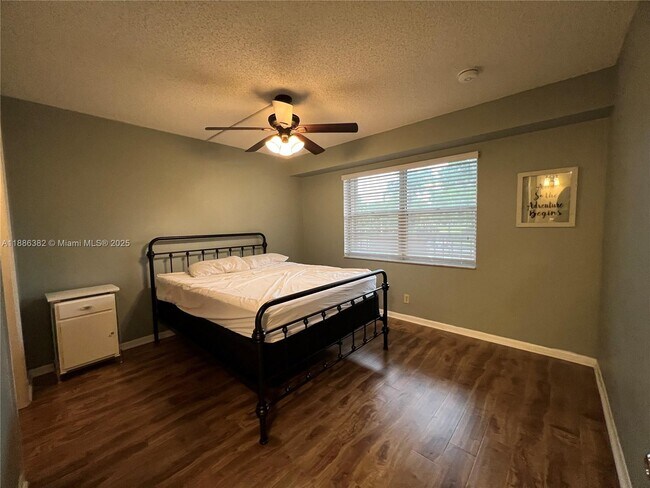 Building Photo - 3150 W Rolling Hills Cir