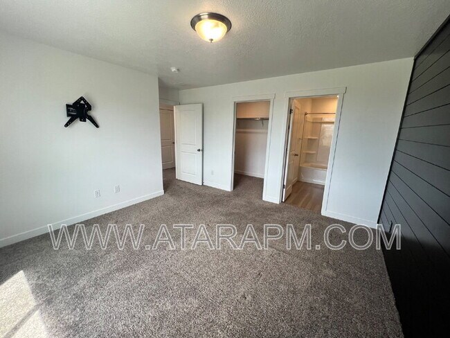 Building Photo - 346 Grassland Dr