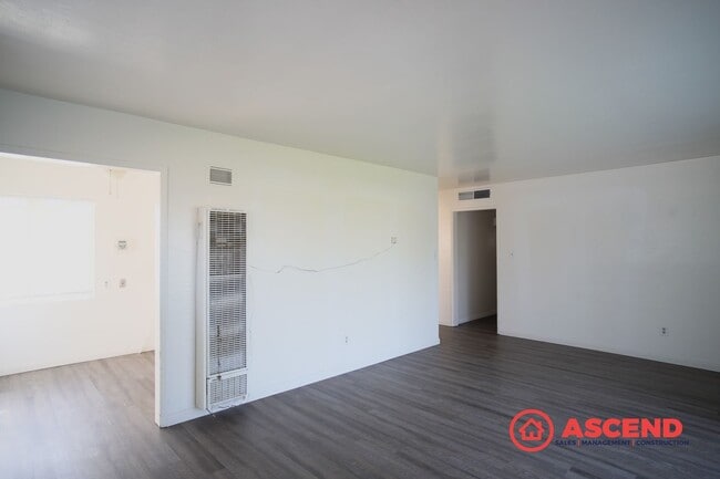 Building Photo - Charming Home in Central Bakersfield!