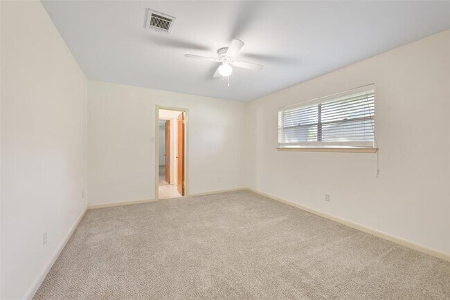Building Photo - 502 Misty Ln