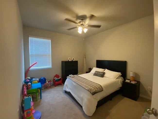 Building Photo - 953 Golden Willow Ln