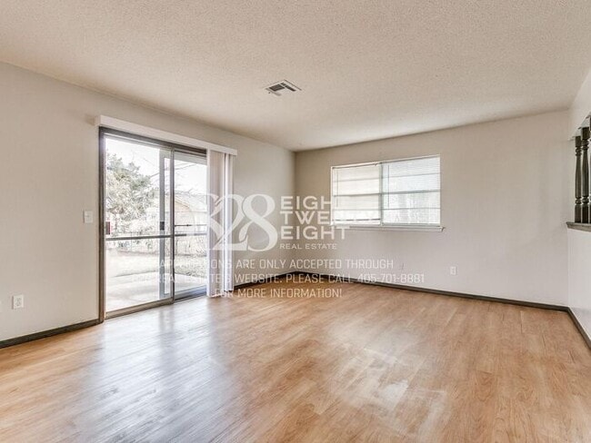 Building Photo - Midwest City 3 Bed/2 Bath House with Attached Two-Car Garage!
