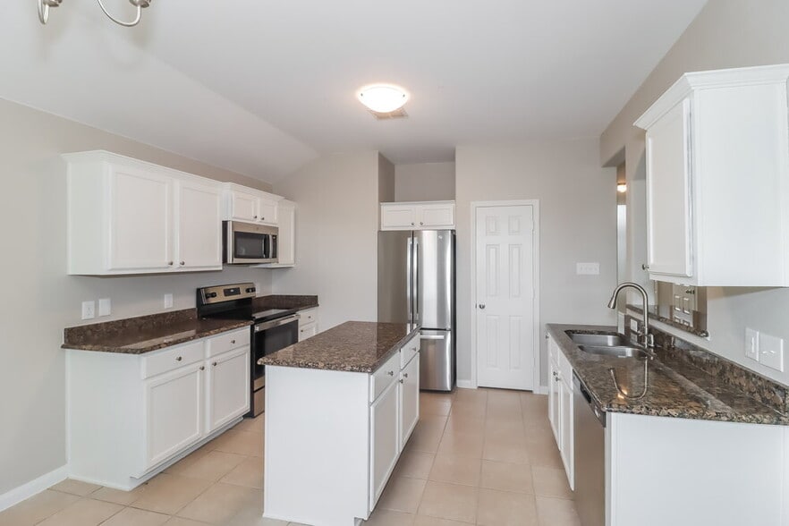 Building Photo - 400 Captain Grumbles Dr