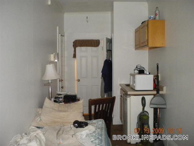 Building Photo - 1061 Beacon St