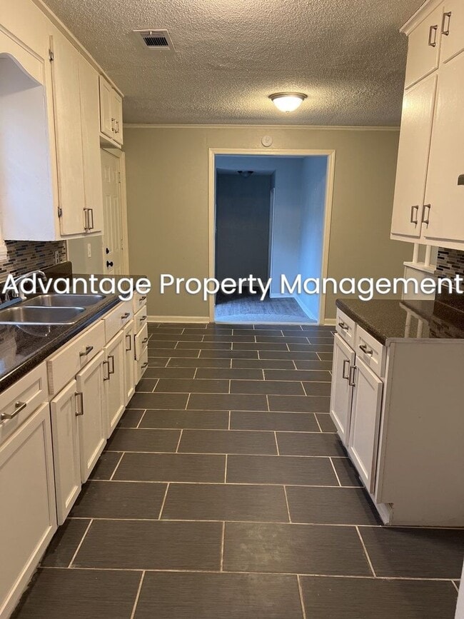 Building Photo - Charming 4 Bedroom, 3 Bath Home in East Me...