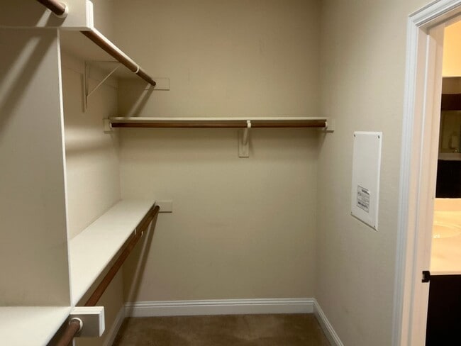 Building Photo - 5/4/3  Home with Game room in WALKING DISTANCE TO THE MARINA