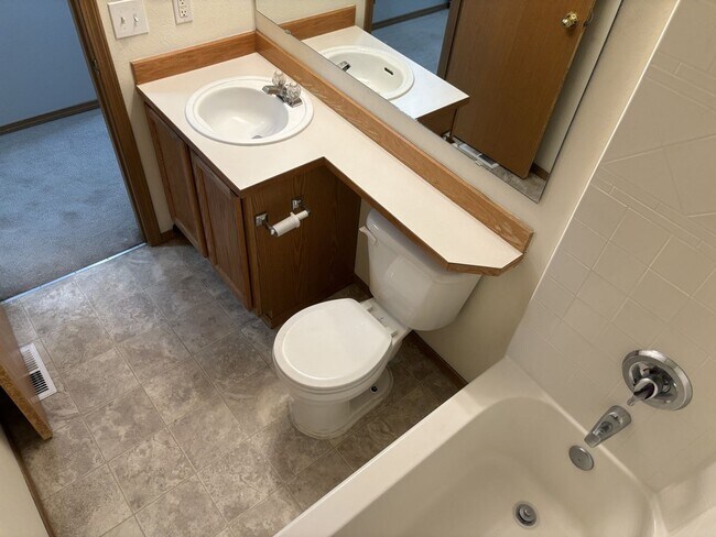 Building Photo - Stunning 3-Bedroom Home in Puyallup's Silver Pointe For Rent!