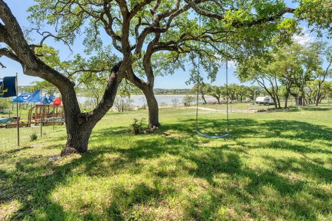 Building Photo - 2388 Lakeshore Dr