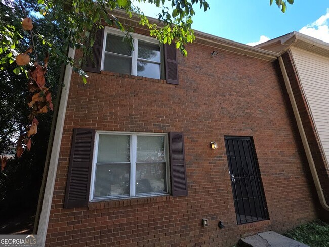 Building Photo - 904 Holden Ln