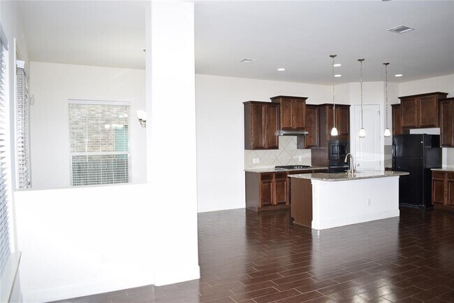 Building Photo - 3001 Tempe Dr